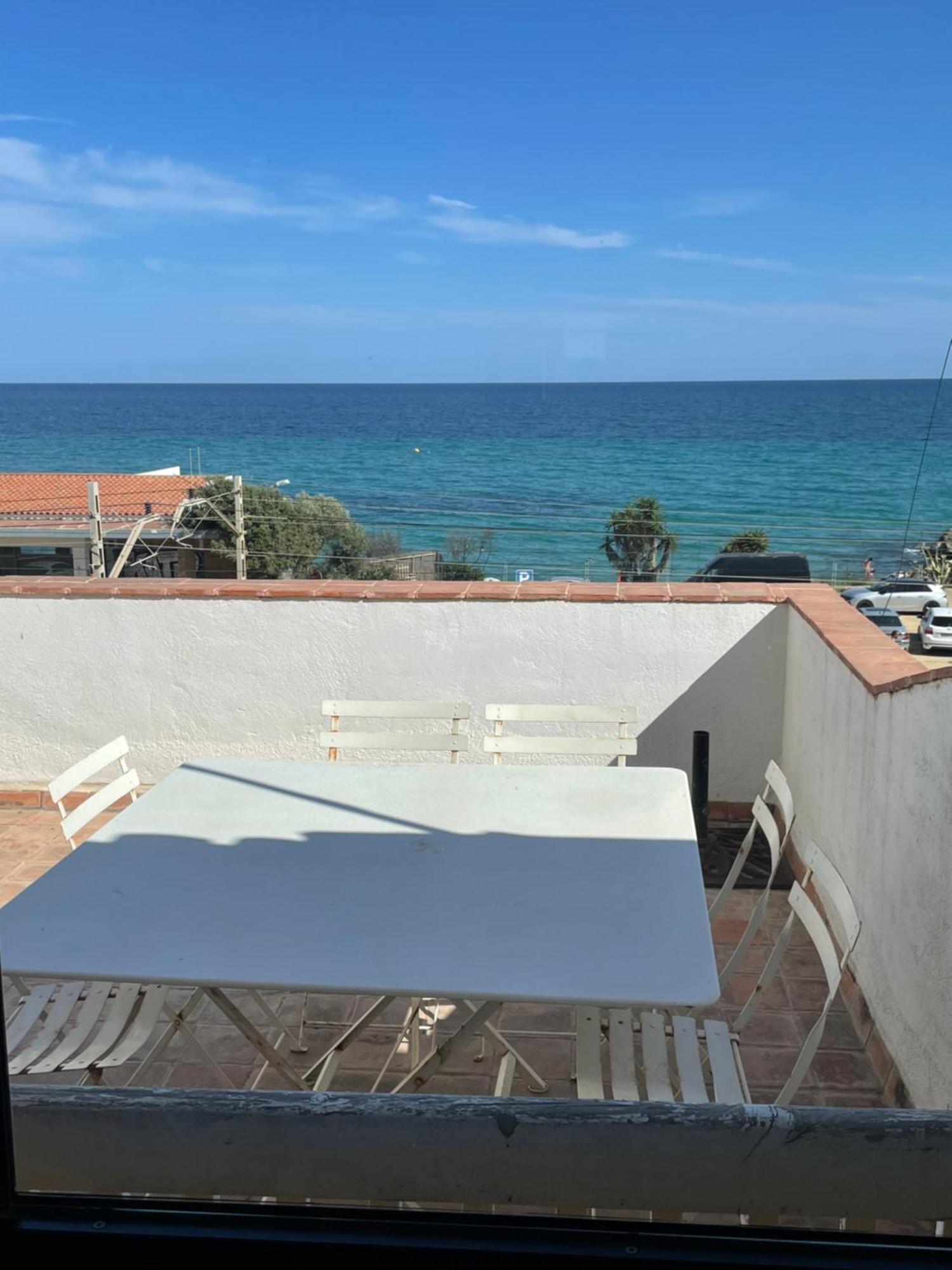 Espectacular casa indiana en primera línea de mar Vilassar De Mar Exterior foto