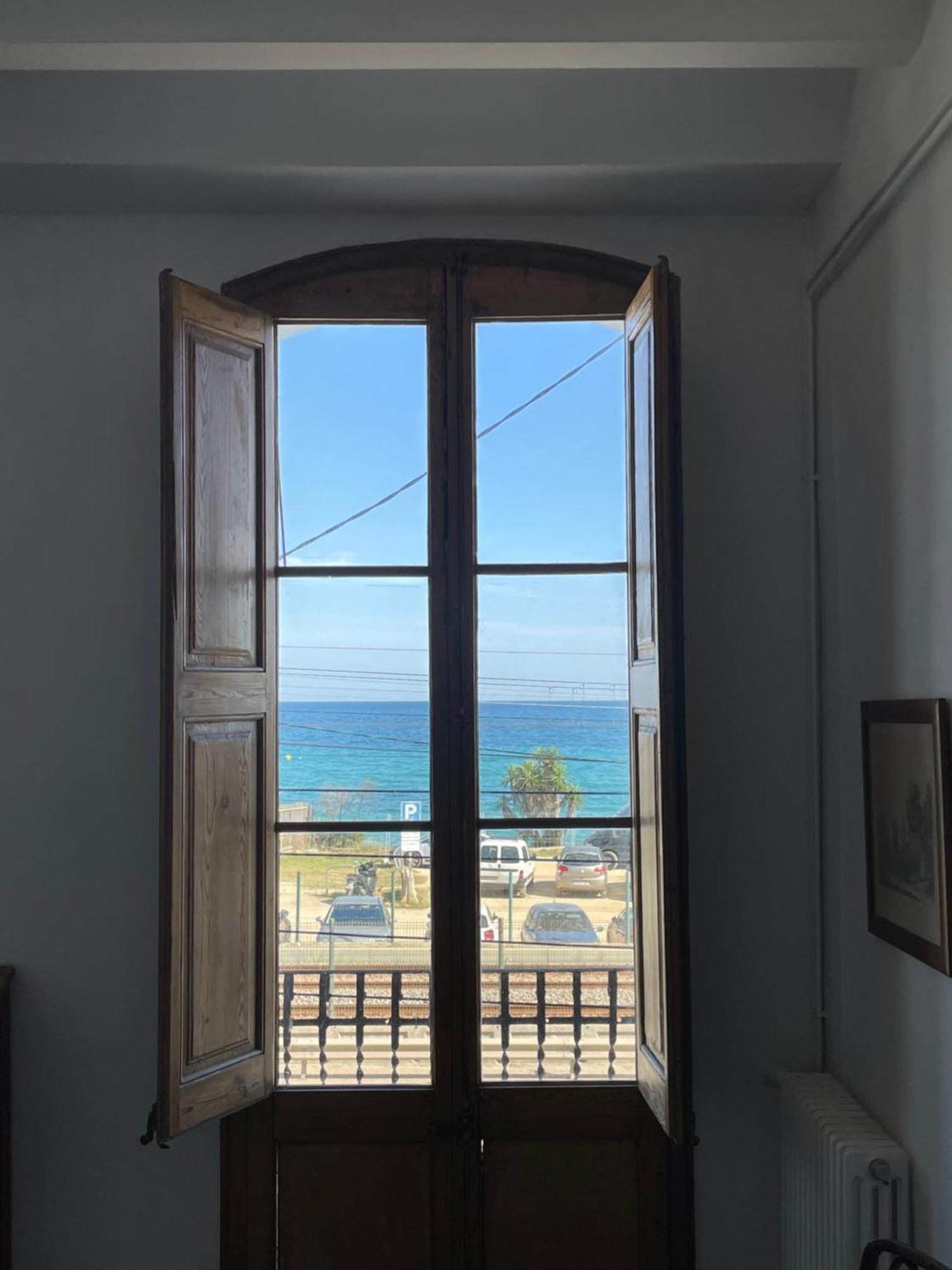 Espectacular casa indiana en primera línea de mar Vilassar De Mar Exterior foto